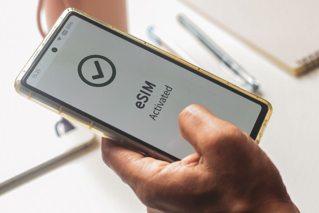 Top Advantages of Travel eSIM for International Travelers